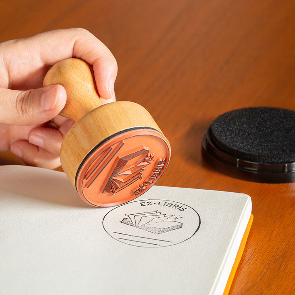 Kikkerland – Ex-Libris Book Stamp – Stamp diameter: 2.25 inches, Ink pad diameter: 3.25 inches, Ink pad height: 0.75 inches v:1613135 Kikkerland – Ex-Libris Book Stamp – Stamp diameter: 2.25 inches, Ink pad diameter: 3.25 inches, Ink pad height: 0.75 inches v:1613135