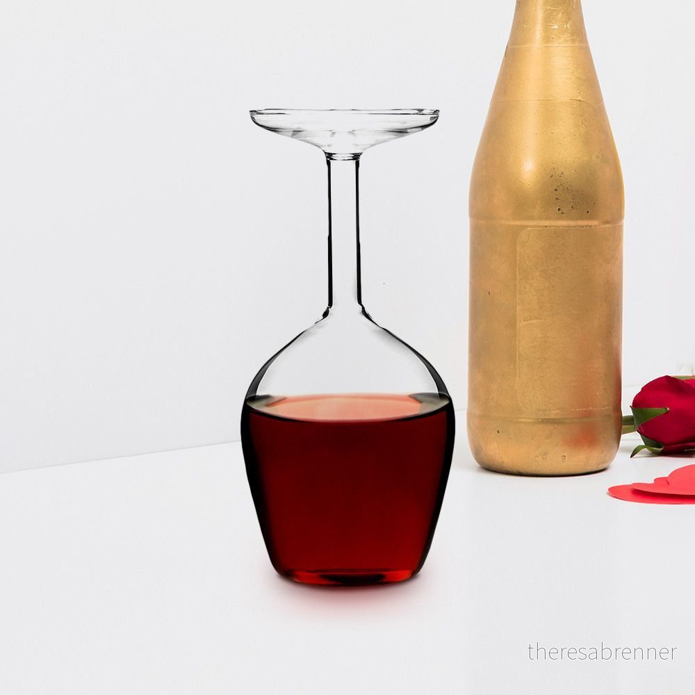 Upside Down Wineglass v:6348509
