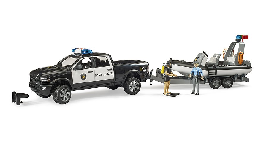 Bruder - RAM 2500 Police Pickup with L+S Module, trailer and boat (02507) - Gratis frakt v:1885926